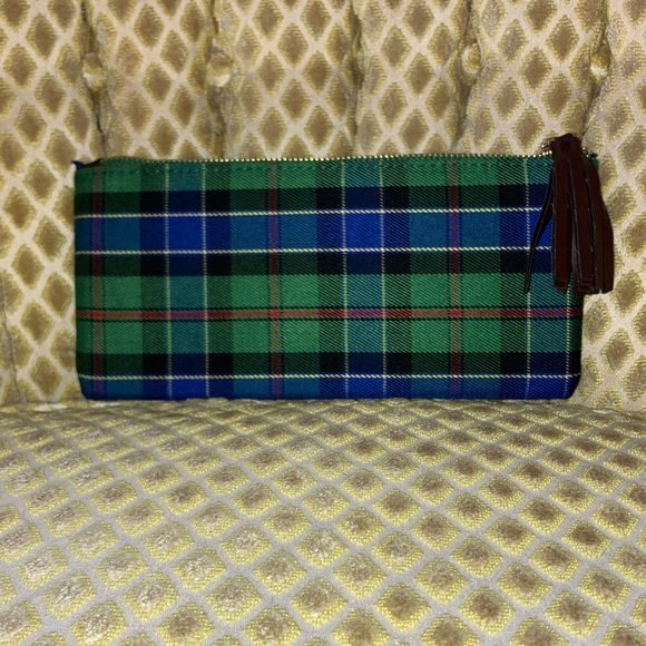 PUNCTATE BY Barnes and Noble 8.5 x4” plaid tartan zip clutch - Picture 1 of 3
